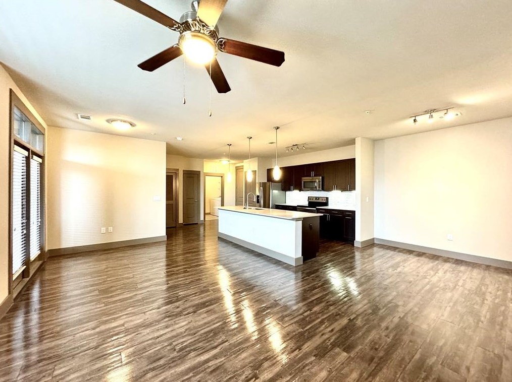 2033 S Gessner Rd #2306, Houston, TX 77063