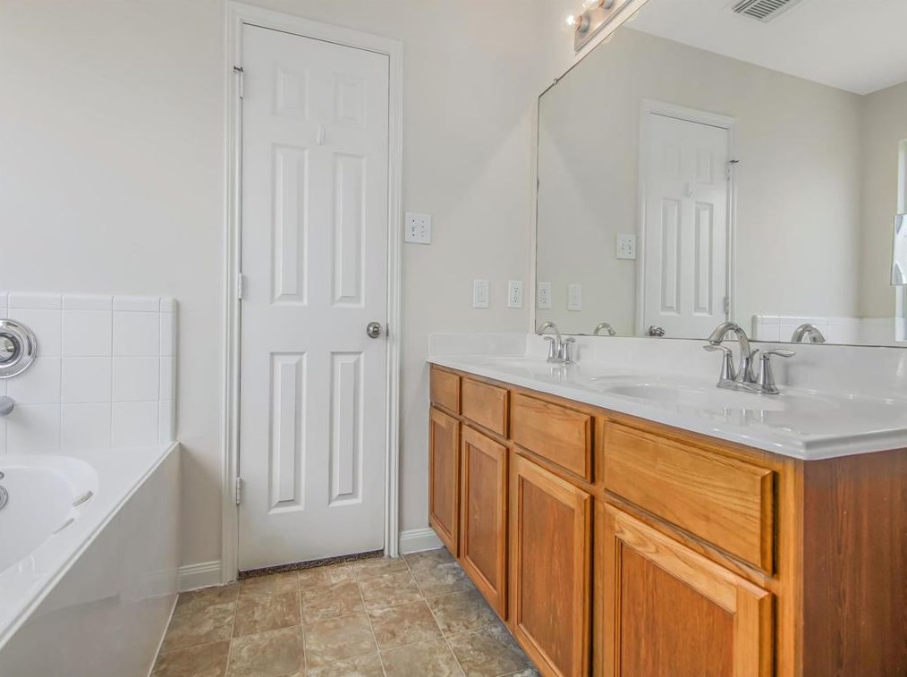 22302 Queenbury Hl Dr, Houston TX  77073-5682 exterior