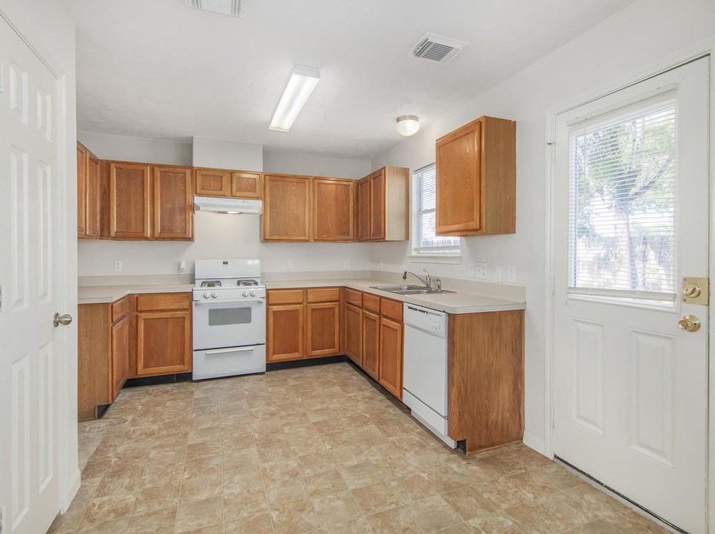 22302 Queenbury Hl Dr, Houston TX  77073-5682 exterior