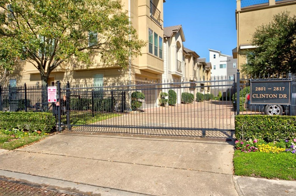 2817 Clinton Dr, Houston, TX 77020