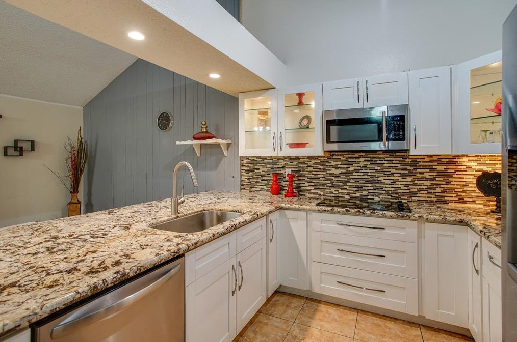 6825 Greenway Chase St, Houston TX  77072-2147 exterior