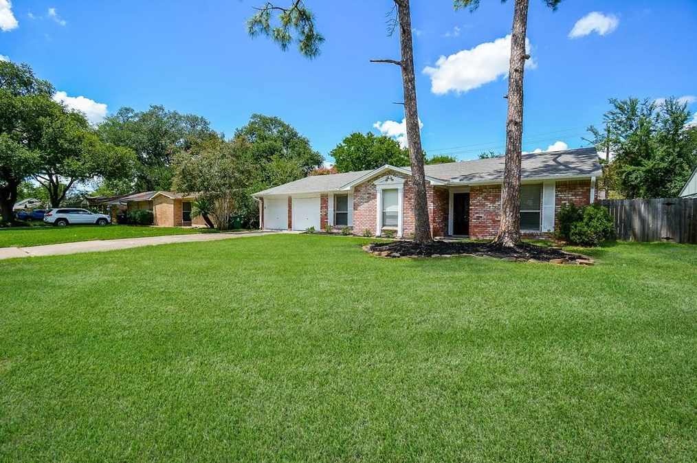 9614 Highmeadow Dr, Houston TX  77063-3716 exterior