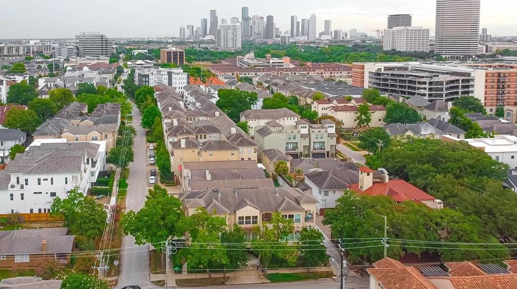 322 Snover St, Houston, TX 77007