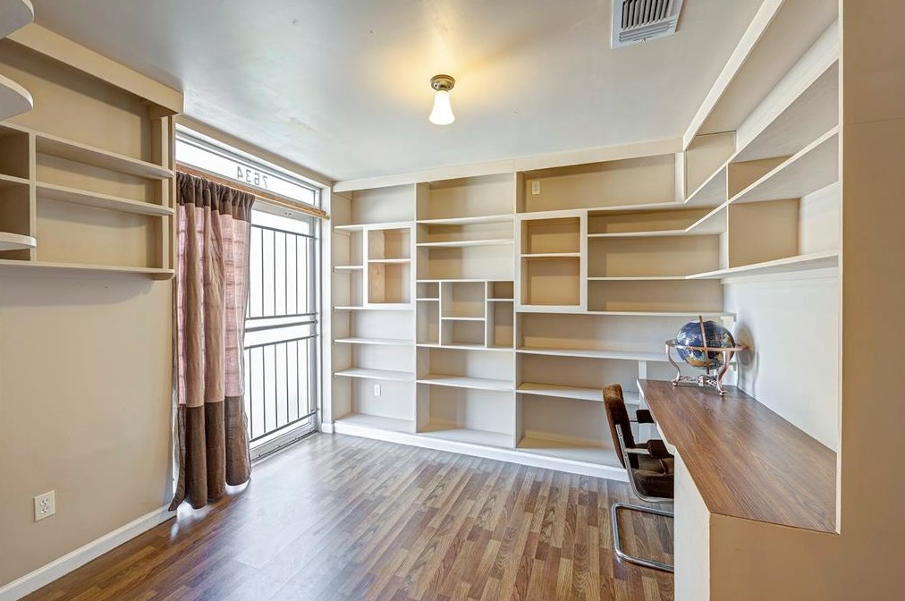 7634 Broadview Dr, Houston TX  77061-1605 exterior