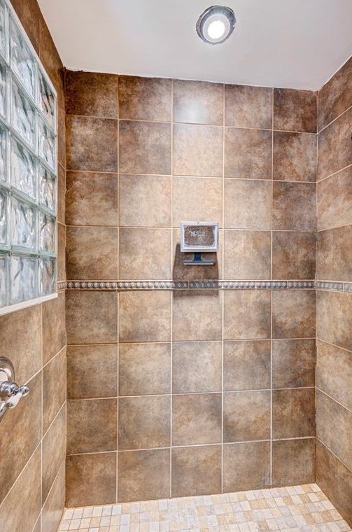 7634 Broadview Dr, Houston TX  77061-1605 exterior