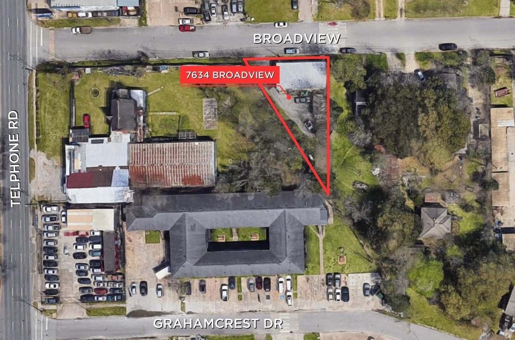 7634 Broadview Dr, Houston TX  77061-1605 exterior