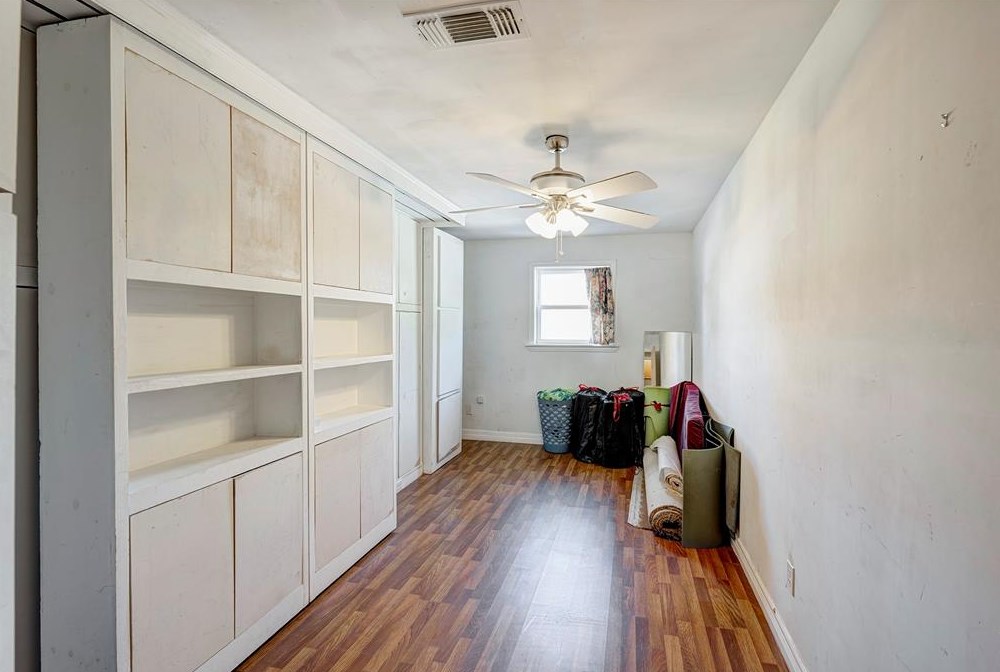 7634 Broadview Dr, Houston TX  77061-1605 exterior