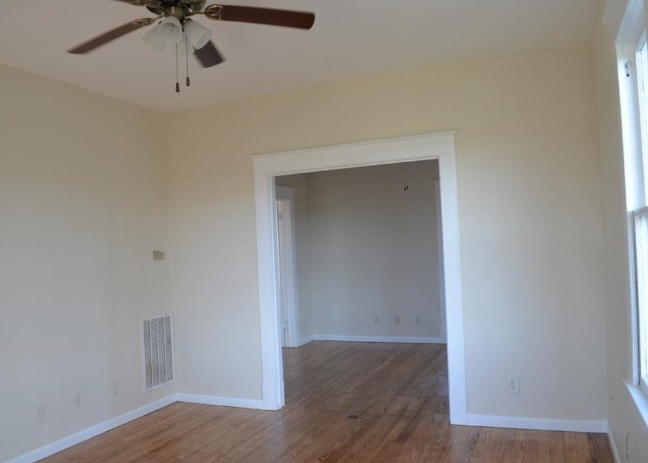 2911 Sealy St, Galveston, TX 77550