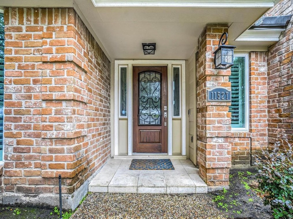 11527 Meadow Lake Dr, Houston, TX 77077