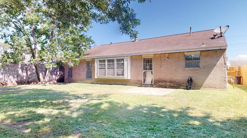 9126 Kirkmont Dr, Houston, TX 77089
