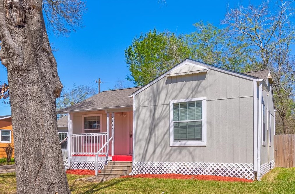 903 Griffin St, Pasadena, TX 77506-2410