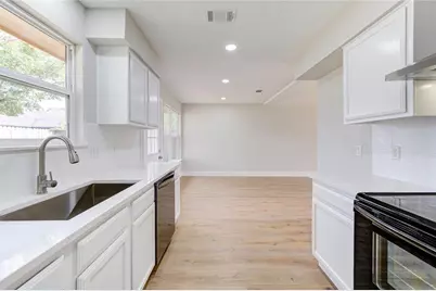 328 Meadow Wood Court, League City, TX 77573 - Photo 6