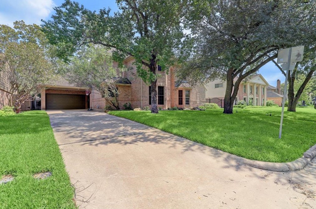 407 Lakeside Estates Dr, Houston, TX 77042