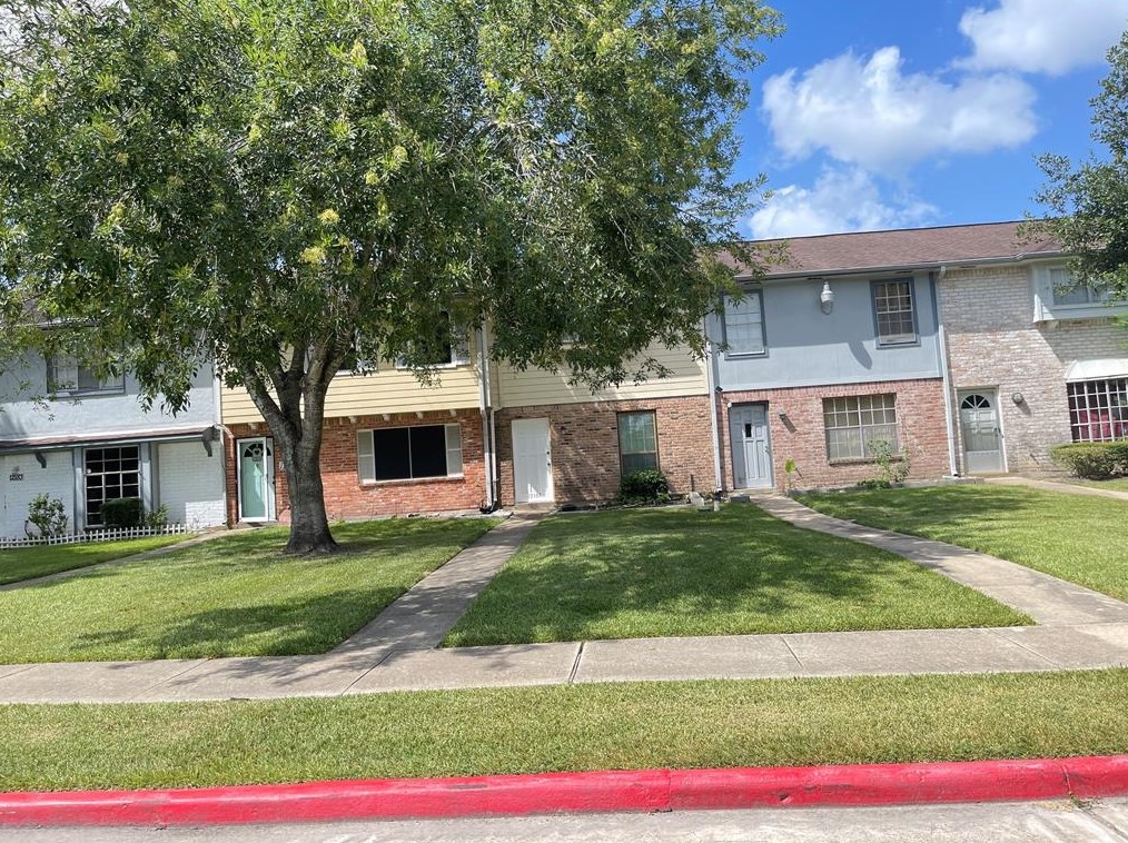 12187 Sharpview Dr, Houston, TX 77072-2328