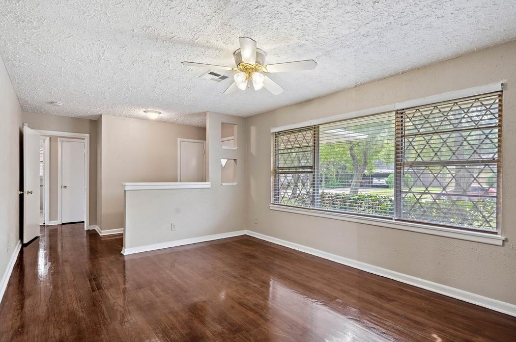 4310 Ebbtide Dr, Houston TX  77045-4218 exterior