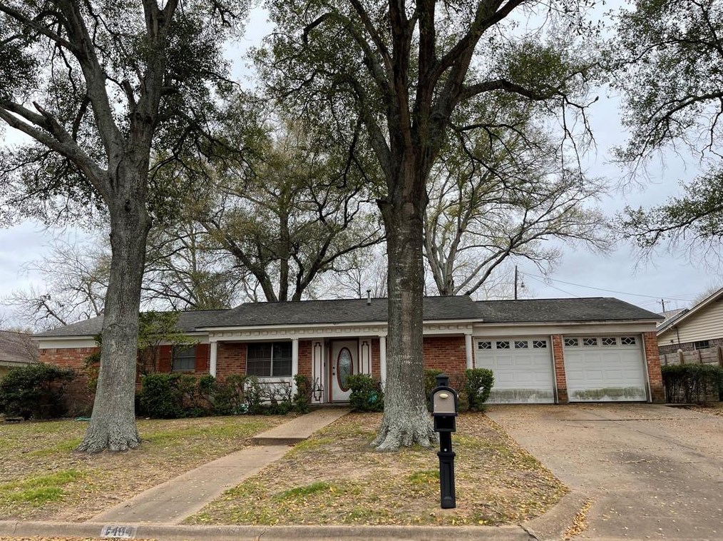 1404 Lee St, Brenham, TX 77833-4625