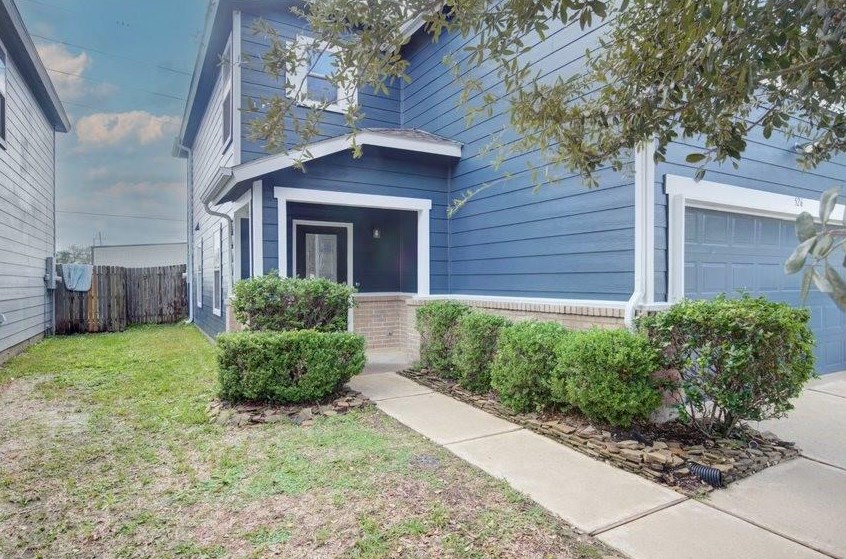 526 Silky Leaf Dr, Houston, TX 77073