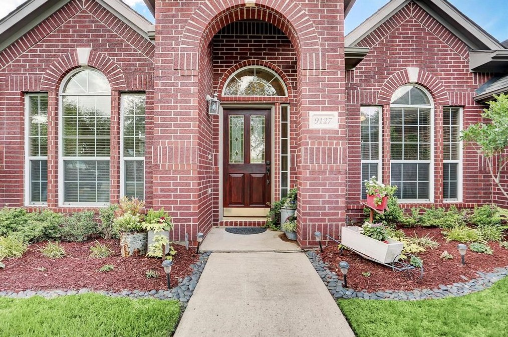 9127 Morningstar Dr, Sugar Land, TX 77479