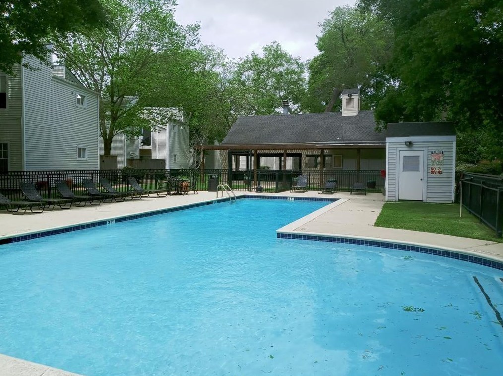 9809 Richmond Ave, Houston TX  77042-4563 exterior