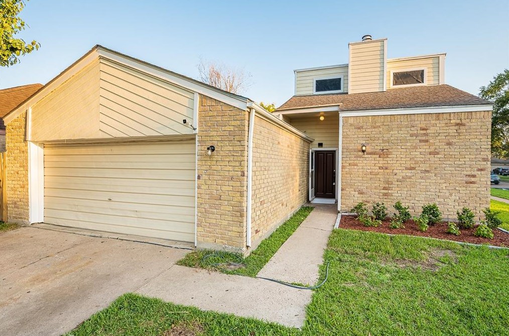 12002 N Fairhollow Ln, Houston, TX 77043