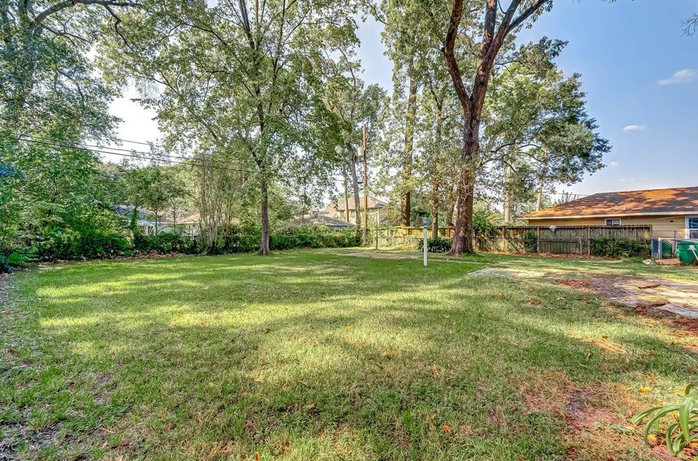 1521 Bayram Dr, Houston TX 77055-3215 exterior