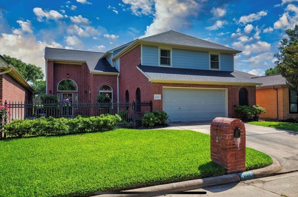 7214 Hearthstone Green Dr, Houston TX  77095-3524 exterior