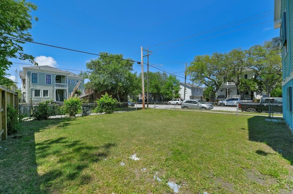 1221 20 St, Galveston TX 77550-8006 exterior