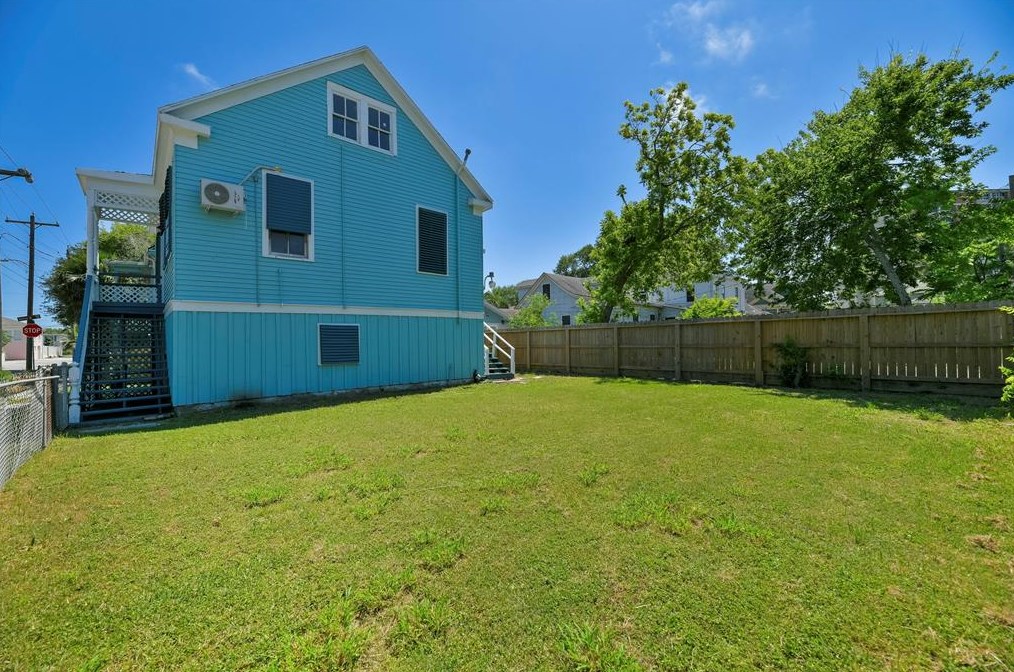 1221 20 St, Galveston TX 77550-8006 exterior