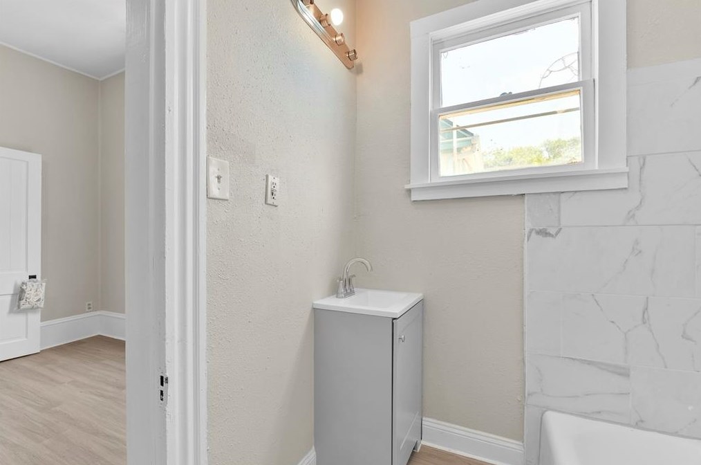 1221 20 St, Galveston TX 77550-8006 exterior