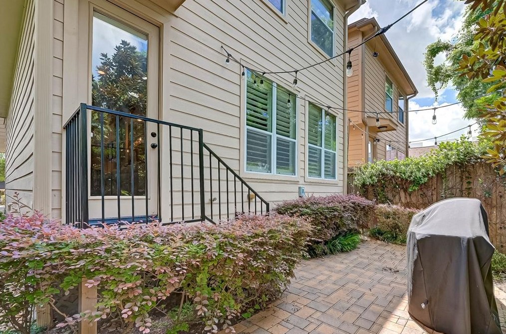 2209 Arabelle St, Houston TX  77007-1816 exterior