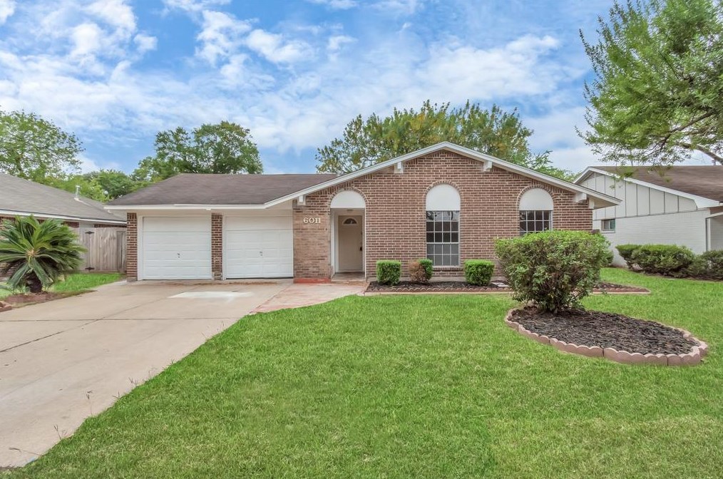 6011 Hoover St, Houston, TX 77092