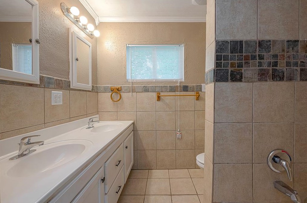 2711 Eagle St, Houston TX  77004-4574 exterior