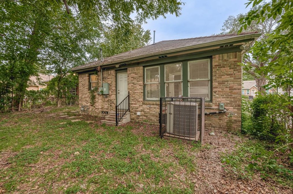 2711 Eagle St, Houston TX  77004-4574 exterior