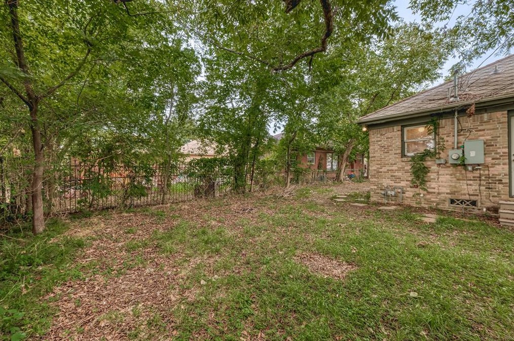 2711 Eagle St, Houston TX  77004-4574 exterior