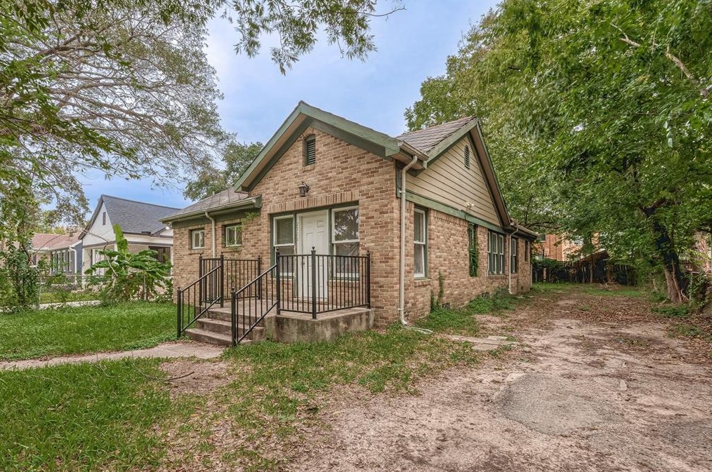 2711 Eagle St, Houston TX  77004-4574 exterior