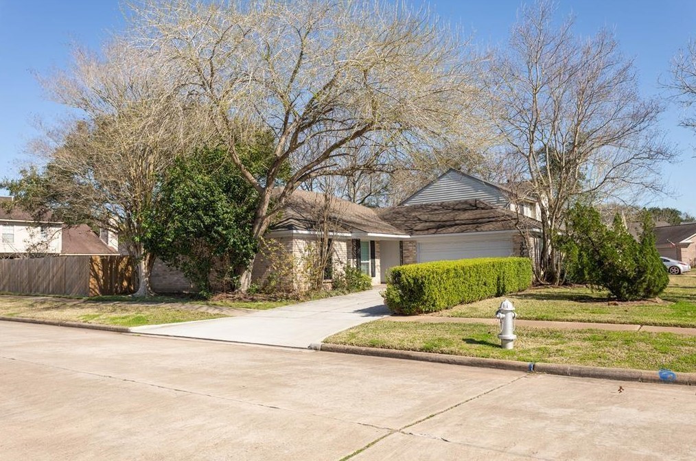 3003 Mast Ct, Sugar Land, TX 77479