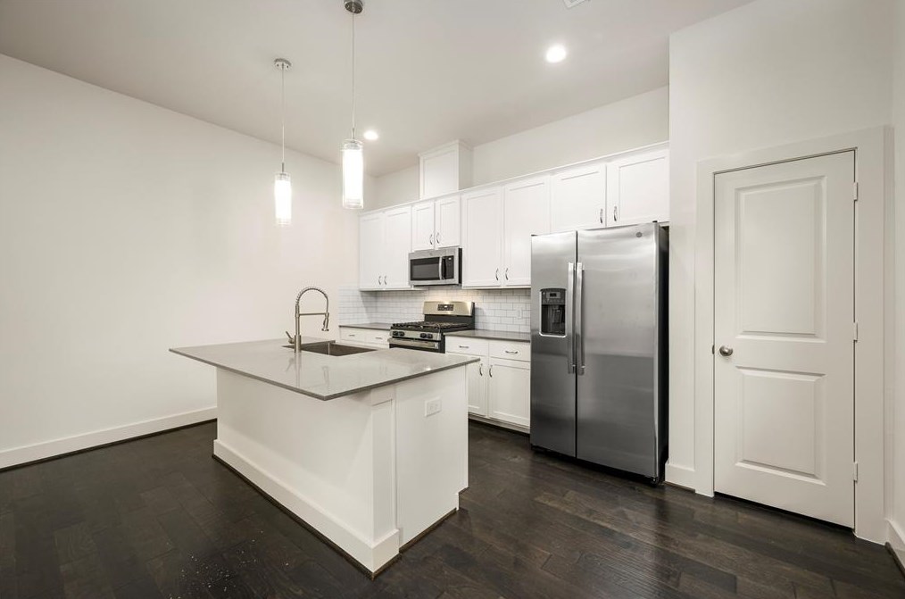 9448 Kerrwood Ln, Houston, TX 77080