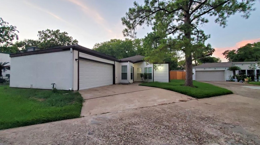 12800 Briar Forest Dr, Houston TX  77077-2209 exterior