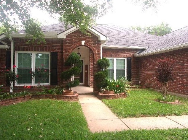 8810 Orchard Ln, Morgans Point, TX 77571-7612
