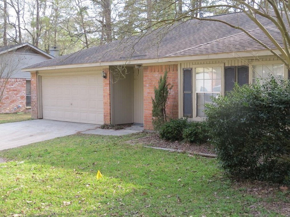 152 Woodstock Circle Dr, Spring TX  77381-3702 exterior