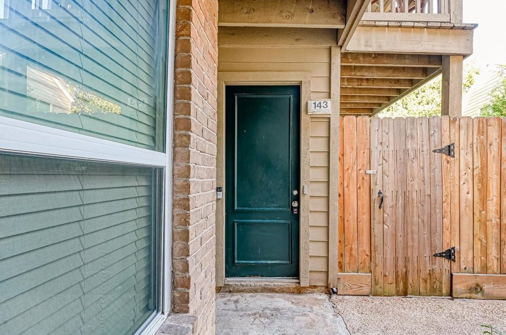 2100 Tanglewilde St #143, Houston, TX 77063