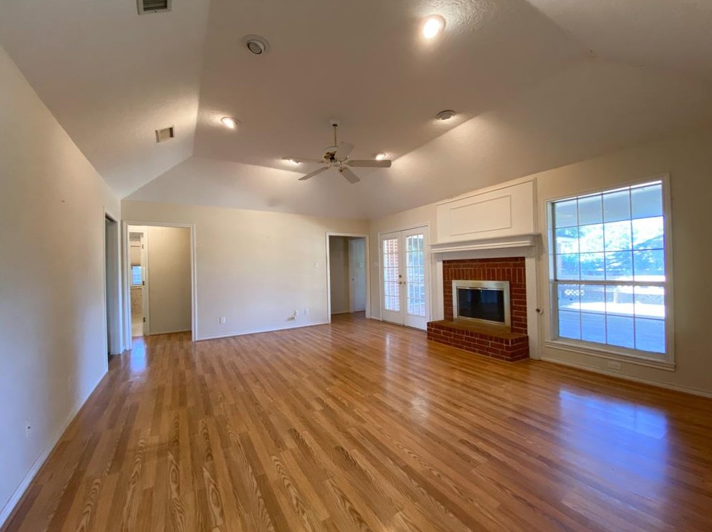 1203 Allison St, Brenham, TX 77833-5862