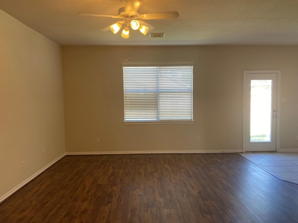 2912 Ashbrook Ln, Pearland, TX 77584