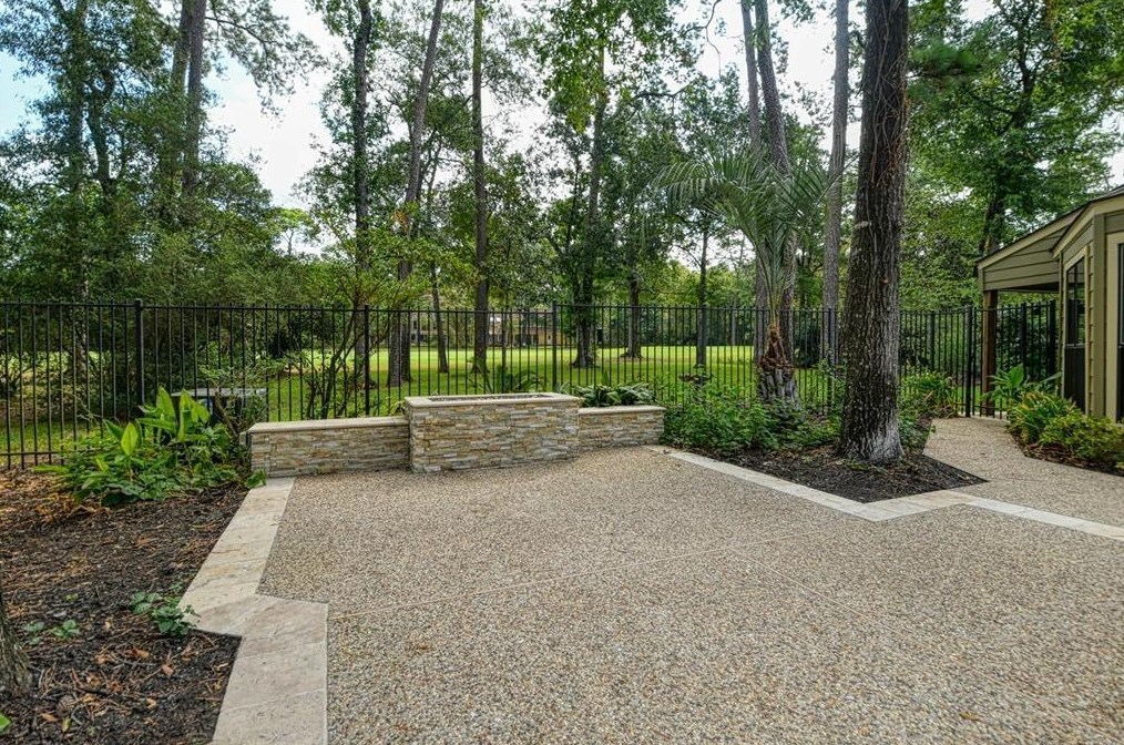 5 Berrypick Ln, Spring, TX 77380-1390
