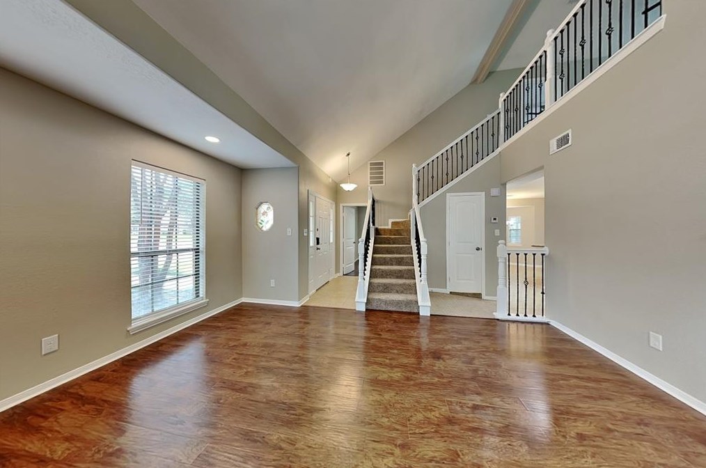 1 Windsor Dr, Conroe, TX 77304