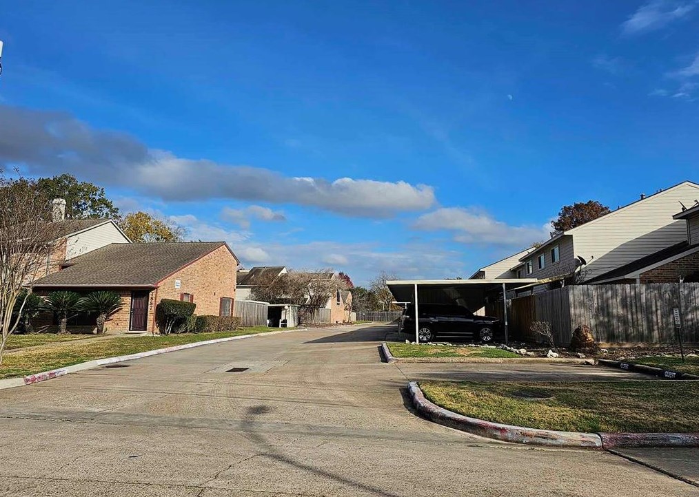 7887 Kendalia Dr, Houston, TX 77036