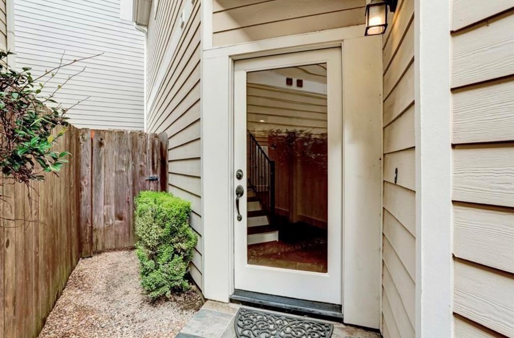 2405 Roufa Rd, Houston, TX 77003