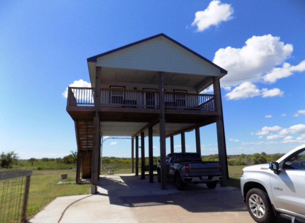 648 Red Bend Rd, Bay City, TX 77414-9091
