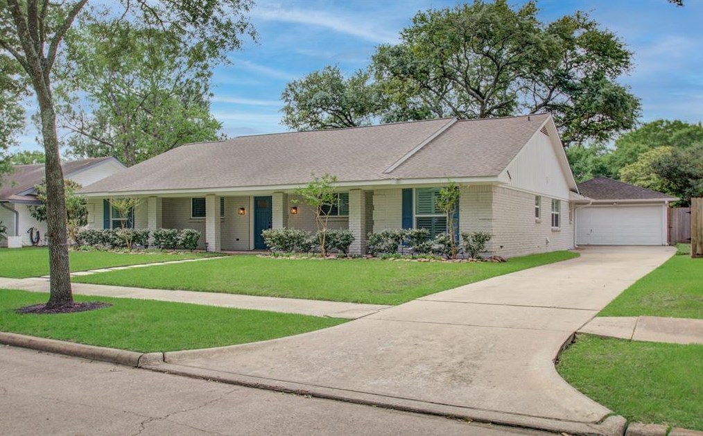 5735 Grape St, Houston, TX 77096
