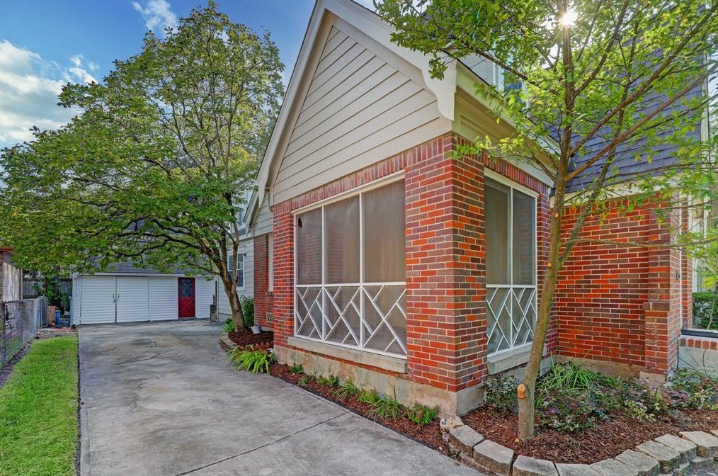 2925 Plumb St, Houston TX  77005-3057 exterior